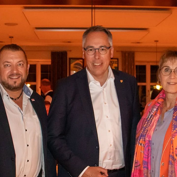 Andreas Moser mit Ehrengästen