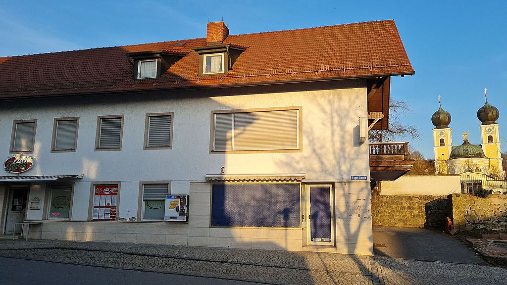 Das Foto zeigt das "Heiglhaus" in der Egger Straße 2 in Metten.
